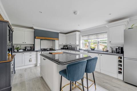 Laburnham Cottage Berry Lane, Worplesdon, Guildford, GU3 3PU