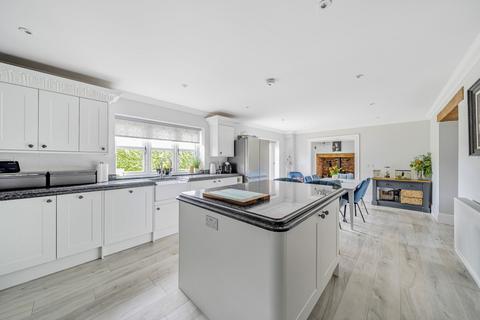 Laburnham Cottage Berry Lane, Worplesdon, Guildford, GU3 3PU