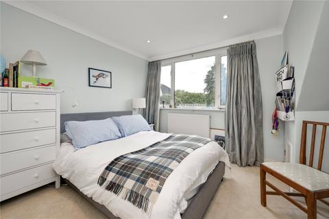 1 Oaken Drive, Claygate, Esher, KT10 0DL