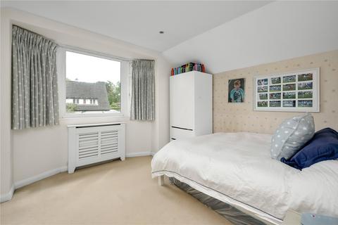 1 Oaken Drive, Claygate, Esher, KT10 0DL