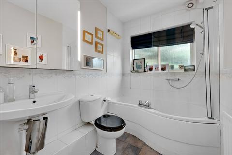 1 Oaken Drive, Claygate, Esher, KT10 0DL