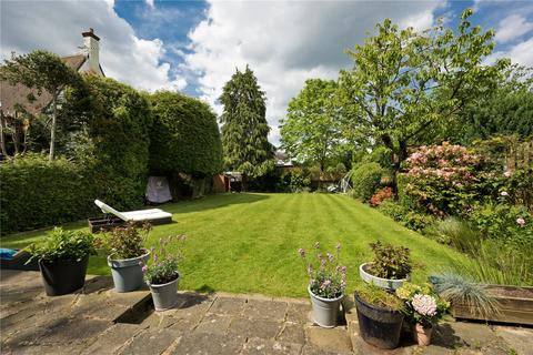 1 Oaken Drive, Claygate, Esher, KT10 0DL