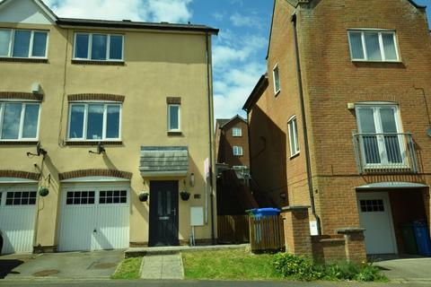 3 bedroom townhouse for sale, Blueberry Way, Scarborough YO12