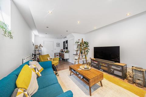 2 bedroom mews for sale, Gleneagle Mews, Streatham