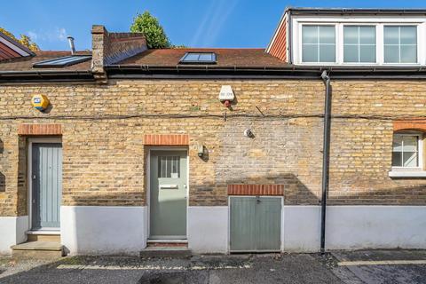 3a Gleneagle Mews, London, SW16 6AE