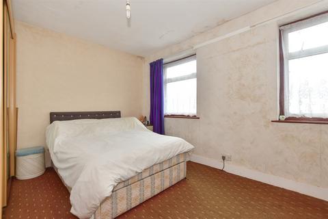3 bedroom terraced house for sale, Walton Road, Wanstead