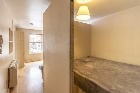 Studio to rent, 1206L – Breadalbane Street, Edinburgh, EH6 5JR