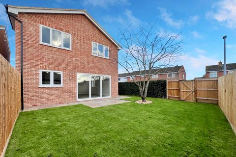 4 bedroom detached house for sale, Churchill Avenue, Halstead, Halstead, CO9