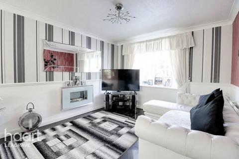 120 Kestrel Way, Luton, LU4 0UR