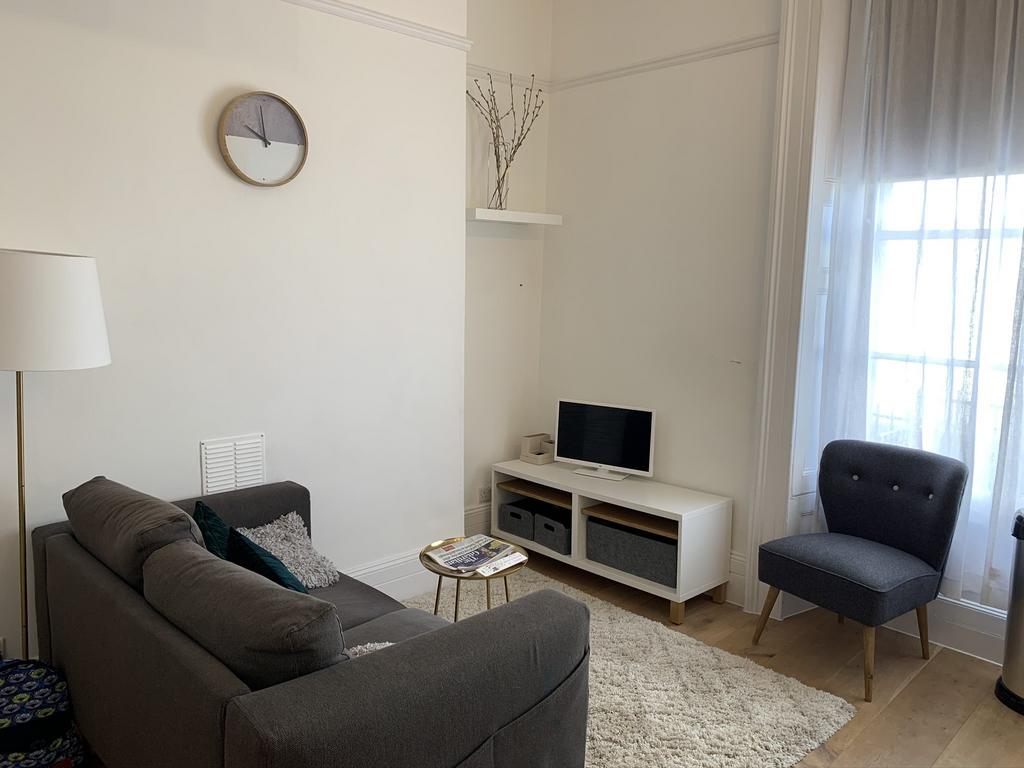 Clifton, Bristol BS8 1 bed flat to rent £1,395 pcm (£322 pw)