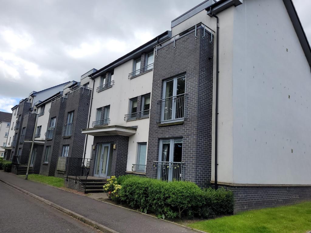 20 Crookston Court, Larbert, FK5 2 bed flat - £795 pcm (£183 pw)