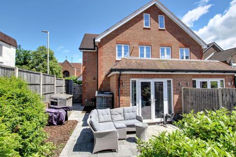 4 bedroom semi-detached house for sale, Hazelgrove Road, Haywards Heath, RH16