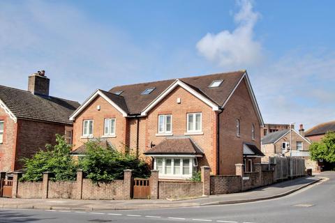 4 bedroom semi-detached house for sale, Hazelgrove Road, Haywards Heath, RH16