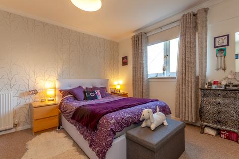 2 bedroom flat to rent, 26 Cornhill Terrace