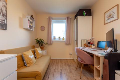 2 bedroom flat to rent, 26 Cornhill Terrace