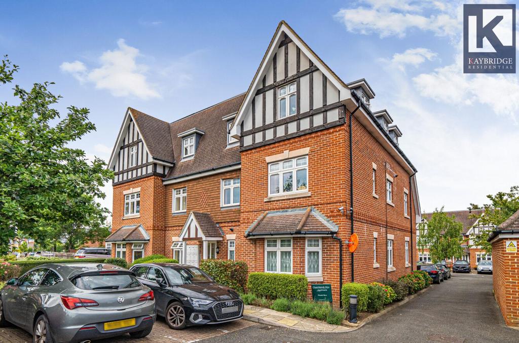 Churchlands Way, Worcester Park, KT4 2 bed apartment for sale £365,000