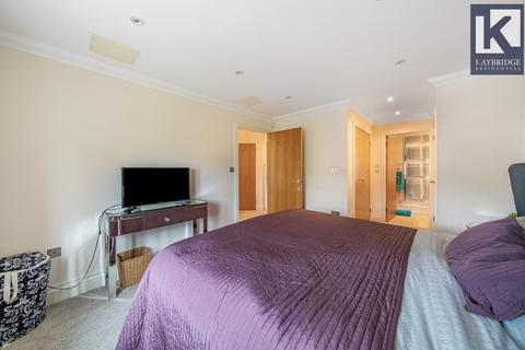 Flat, 5 Churchlands Way, Worcester Park, KT4 8RE