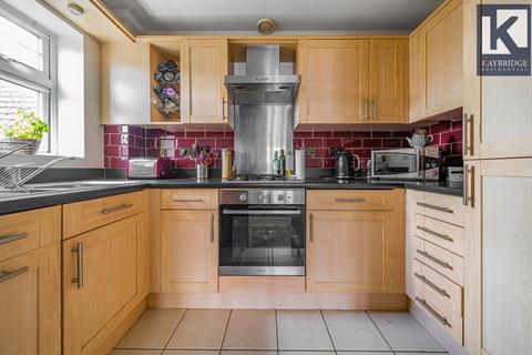 Flat, 5 Churchlands Way, Worcester Park, KT4 8RE