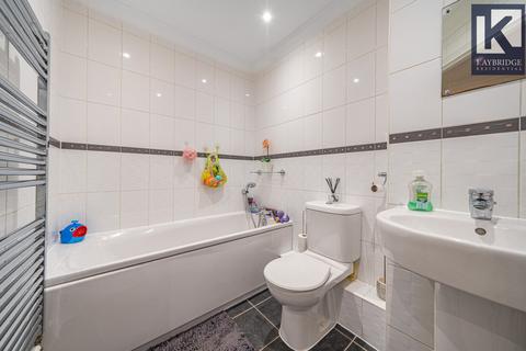 Flat, 5 Churchlands Way, Worcester Park, KT4 8RE