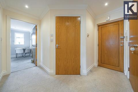 Flat, 5 Churchlands Way, Worcester Park, KT4 8RE