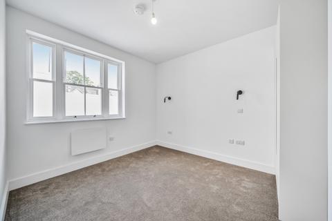 2 bedroom apartment to rent, Mitcham Lane London SW16