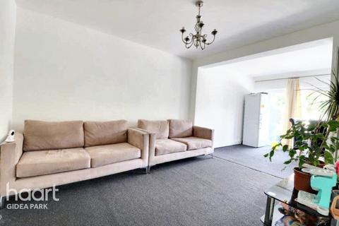 5 bedroom end of terrace house for sale, Seymer Road, Romford, RM1