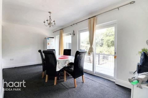 5 bedroom end of terrace house for sale, Seymer Road, Romford, RM1