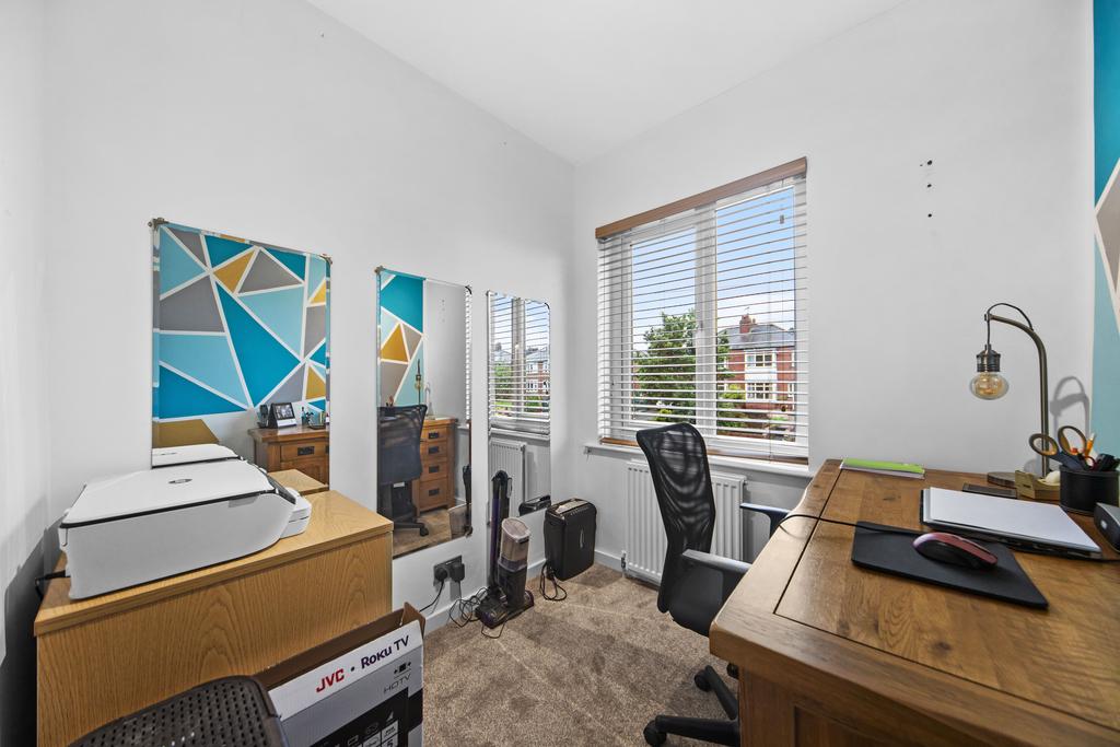 Rear single bedroom/office