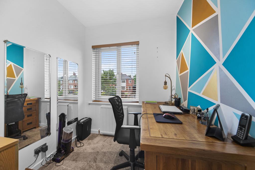 Rear single bedroom/office