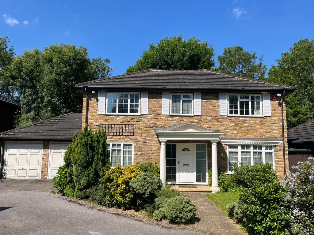 Detached house exterior, driveway, garage