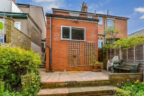 103 Commonwealth Road, Caterham, CR3 6LW