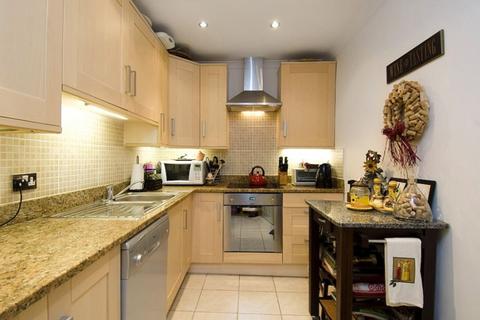 2 bedroom flat to rent, Greencroft Gardens, South Hampstead, NW6