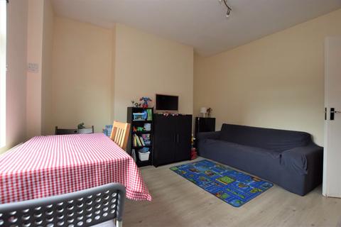 2 bedroom flat to rent, Camberwell Church Street London SE5