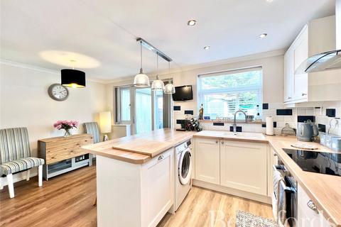7 Webster Close, Hornchurch, RM12 6TF