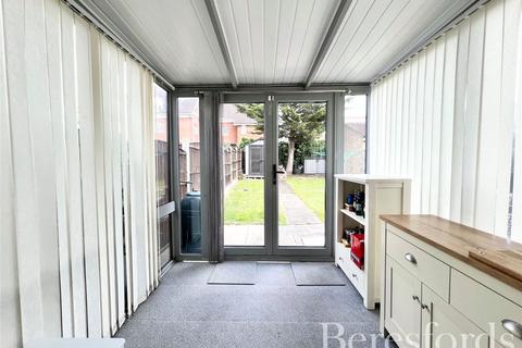 7 Webster Close, Hornchurch, RM12 6TF