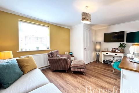 7 Webster Close, Hornchurch, RM12 6TF