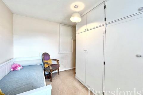 7 Webster Close, Hornchurch, RM12 6TF