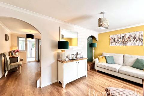 7 Webster Close, Hornchurch, RM12 6TF