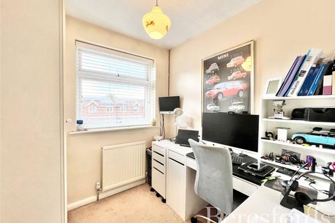 7 Webster Close, Hornchurch, RM12 6TF