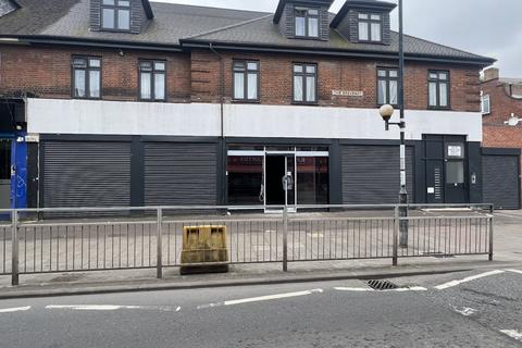 Retail property (high street) to rent, Goodmayes, Dagenham RM8