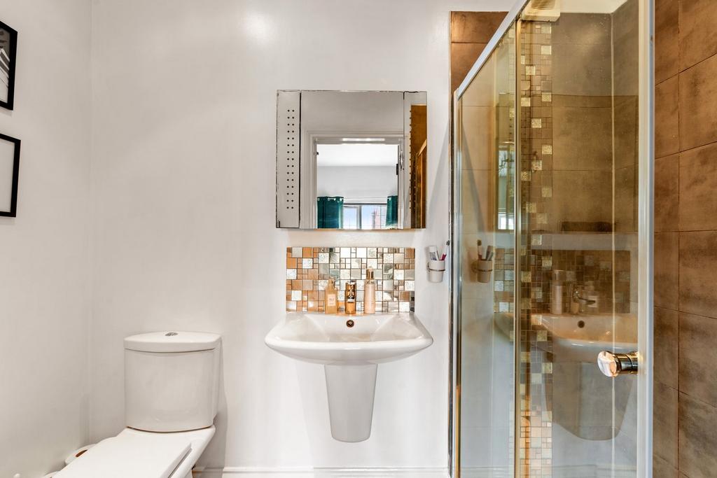 En-suite Shower