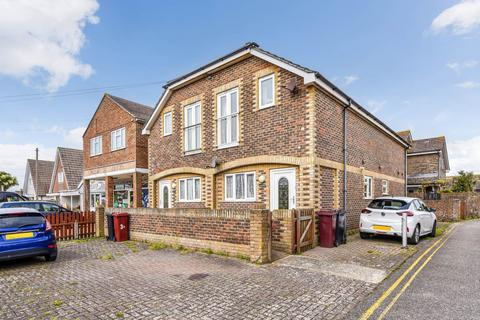 1 bedroom flat for sale, Azara Parade, Bracklesham Bay, West Sussex