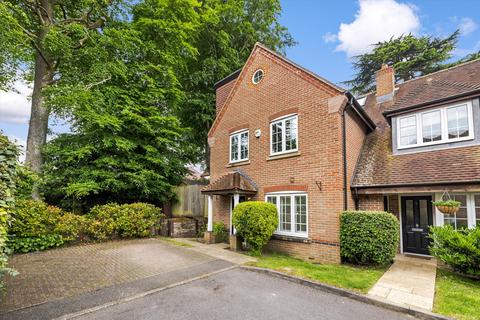 5 bedroom semi-detached house for sale, Kyngeshene Gardens, Guildford, Surrey, GU1.