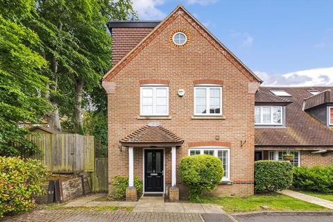 5 bedroom semi-detached house for sale, Kyngeshene Gardens, Guildford, Surrey, GU1.