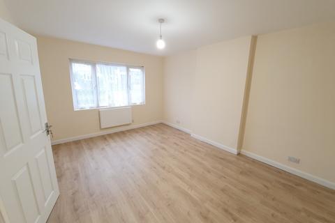 3 bedroom semi-detached house to rent, Woodlands Avenue, Rayleigh, Essex