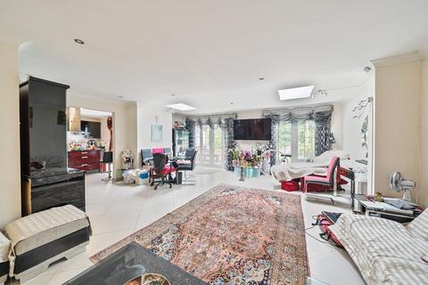 3 bedroom bungalow for sale, Tudor Close, London NW9