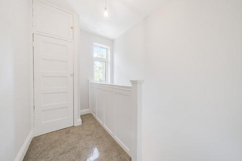 6 Barnscroft, London, SW20 9LL