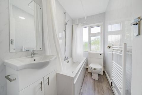 6 Barnscroft, London, SW20 9LL