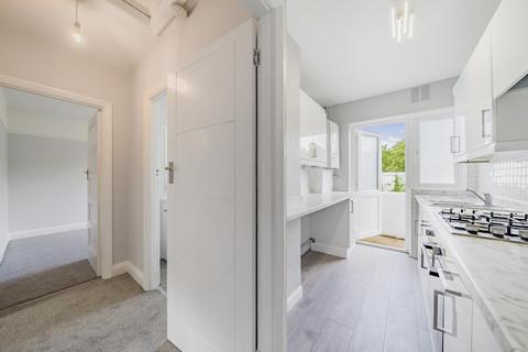 6 Barnscroft, London, SW20 9LL