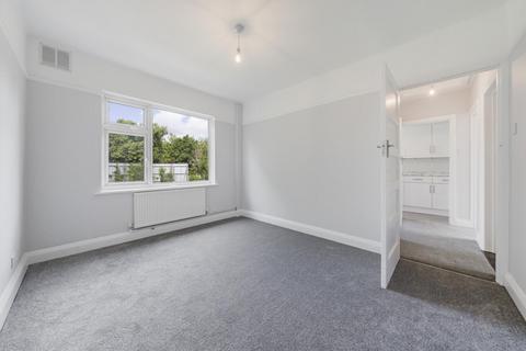 6 Barnscroft, London, SW20 9LL